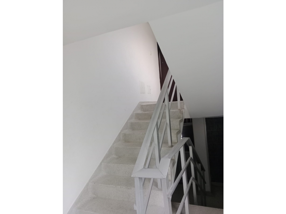 Se vende apartamento en cuarto piso barrio La Cumbre — foto 3