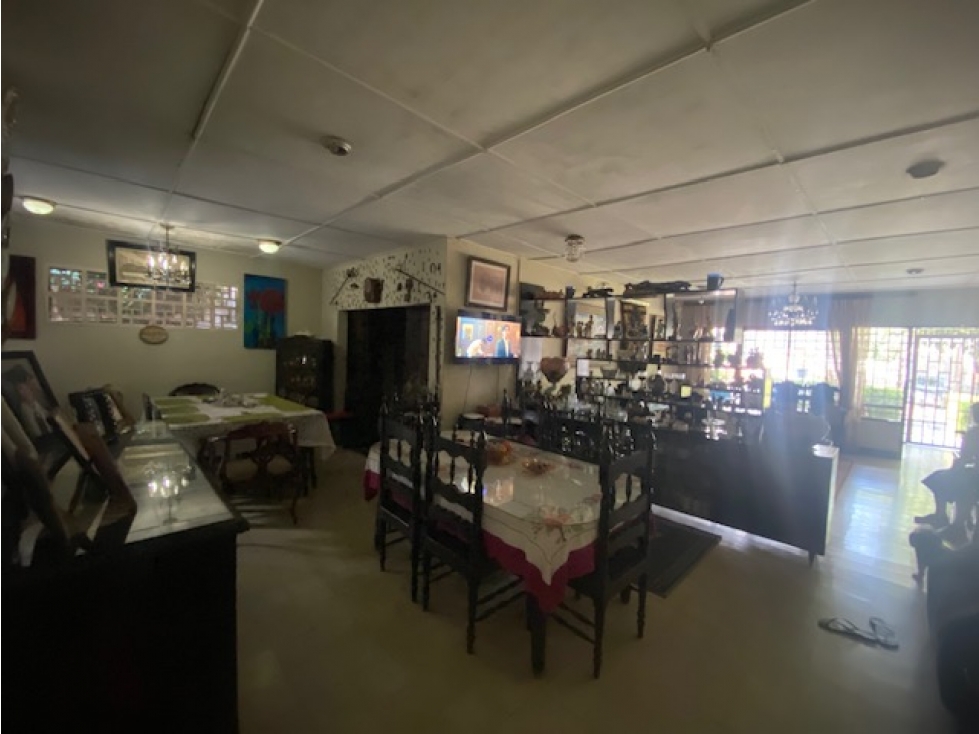 Se vende amplia casa en el Barrio Granadillo. Para remodelar. — foto 3