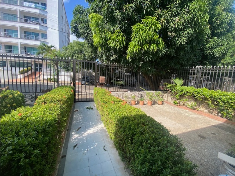 Se vende amplia casa en el Barrio Granadillo. Para remodelar. — foto 2