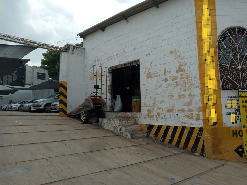 VENTA PARQUEADERO CON DOS LOCALES COMERCIALES — foto 3