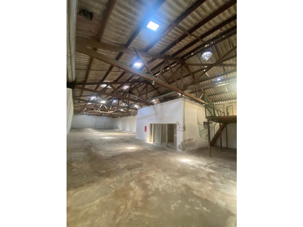 Se arrienda Bodega en el Centro de Barranquilla. Solo Almacenamiento