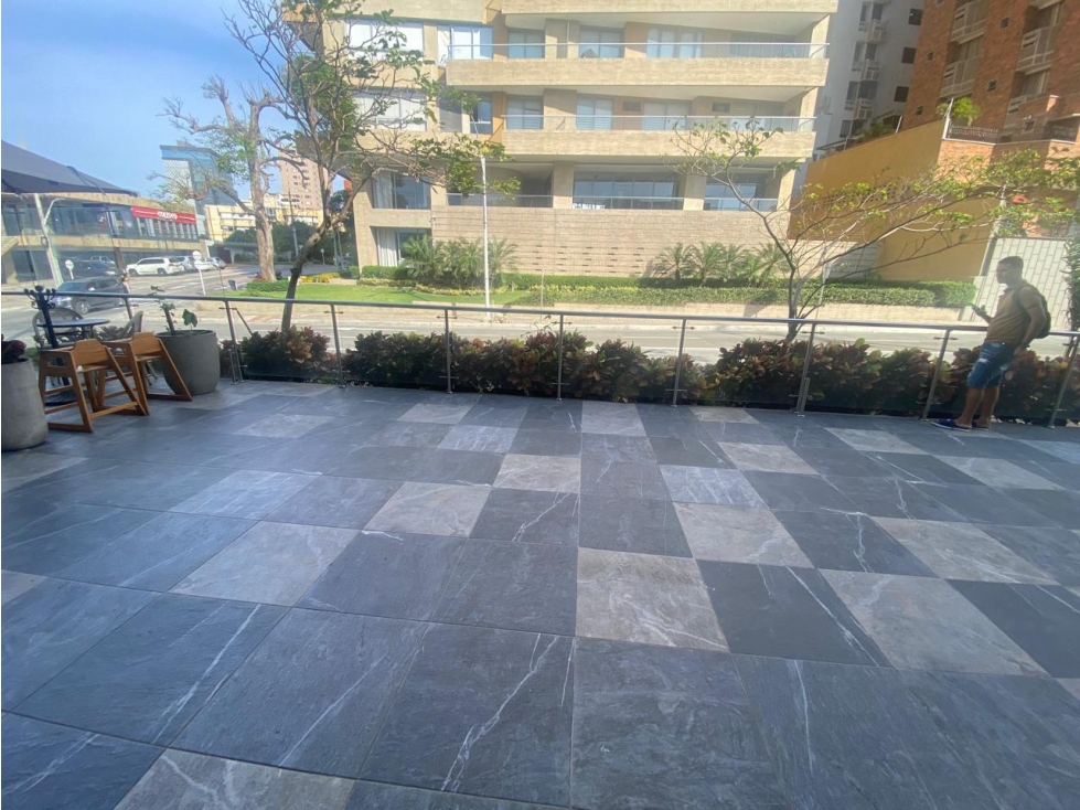 Se arrienda local comercial en Alto Prado