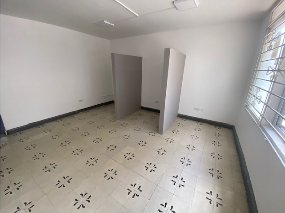 Se arrienda oficina en el barrio Los Alpes. — foto 6