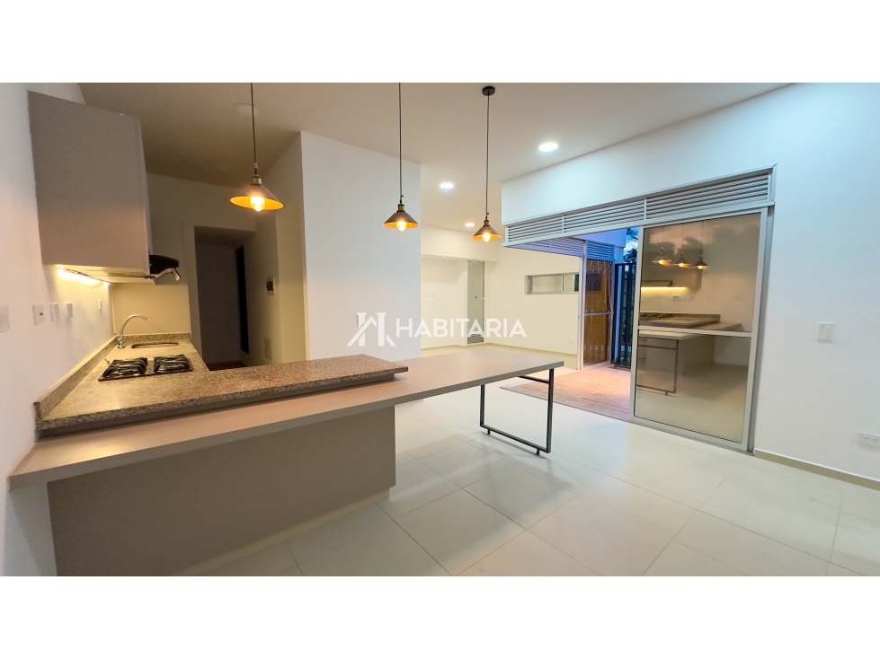venta de casa esquinera Cerritos con patios internos y paneles solares — foto 3