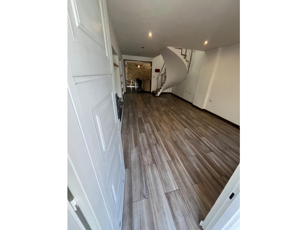 Se vende Casa en Pereira con Terraza Privada y Vista Panorámica — foto 2