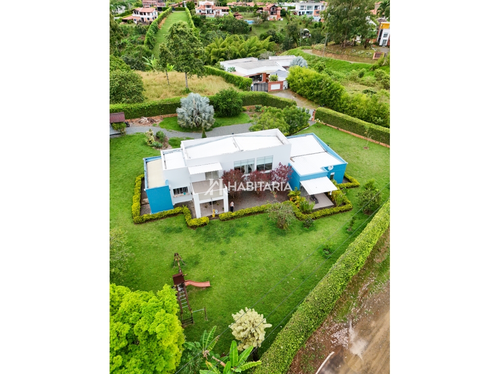 Venta Casa Campestre en Pereira Av Condina con Lote de 2000m²
