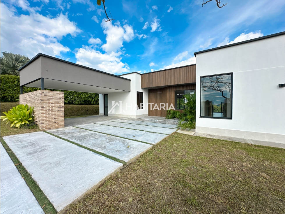Venta de casa campestre en Condominio, Pereira con amplio lote