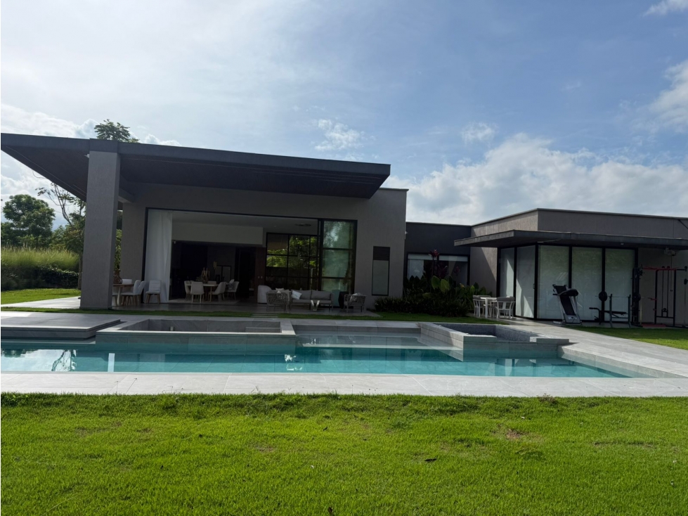 Se vende Casa Campestre Espectacular en Cerritos-Pereira