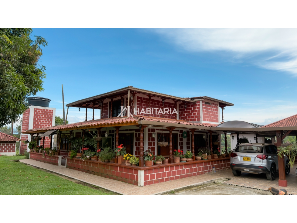 Venta Finca Campestre en Morelia, Pereira con Piscina