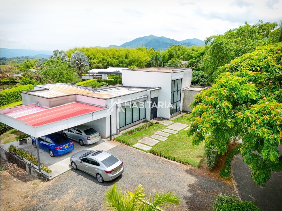 Venta de Casa Campestre en Condominio Cerritos - Pereira