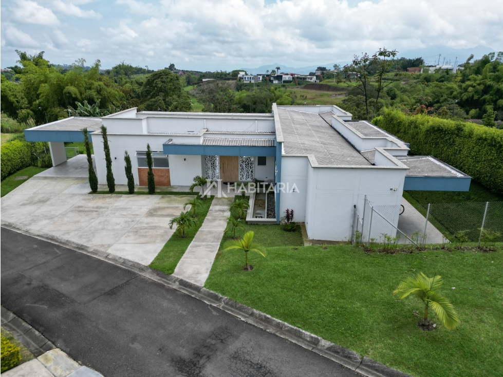 Casa campestre vía armenia. Pereira