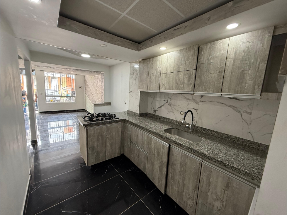 Venta de Casa en Montebonito, Dosquebradas, con Antejardín