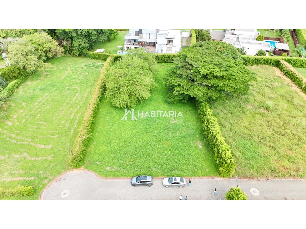 Venta de Lote en Cerritos Pereira con Amplia Zona Verde — foto 2