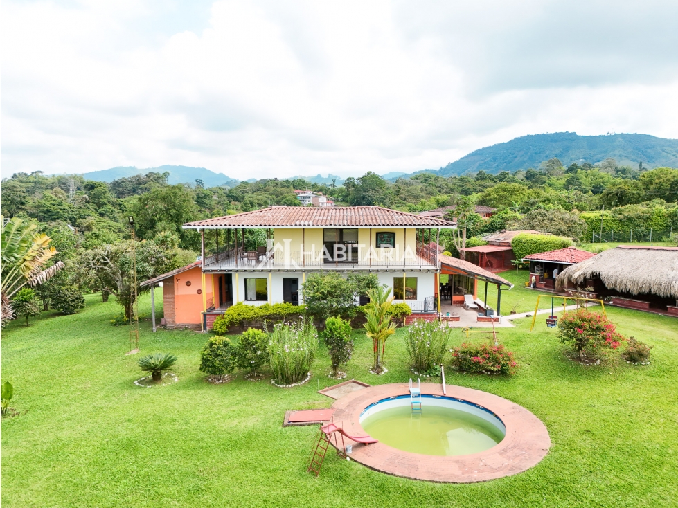 Venta Finca Campestre en Mundo Nuevo Pereira con Granja Porcícola
