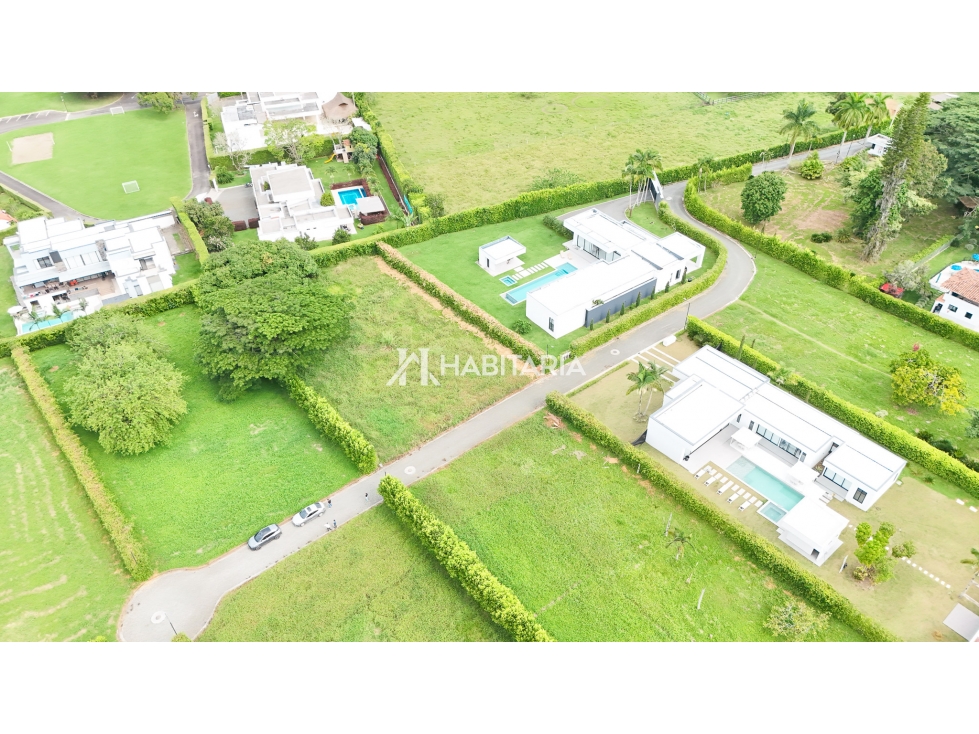 Venta de Lote en Cerritos Pereira con Amplia Zona Verde