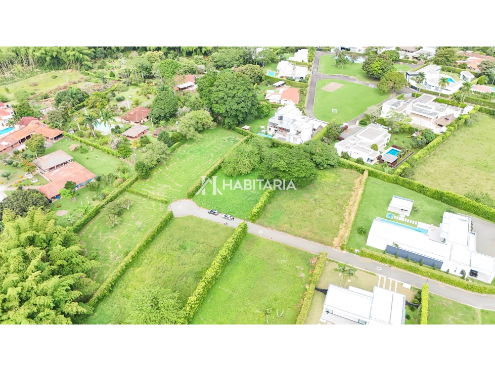 Venta de Lote en Cerritos Pereira con Amplia Zona Verde — foto 5