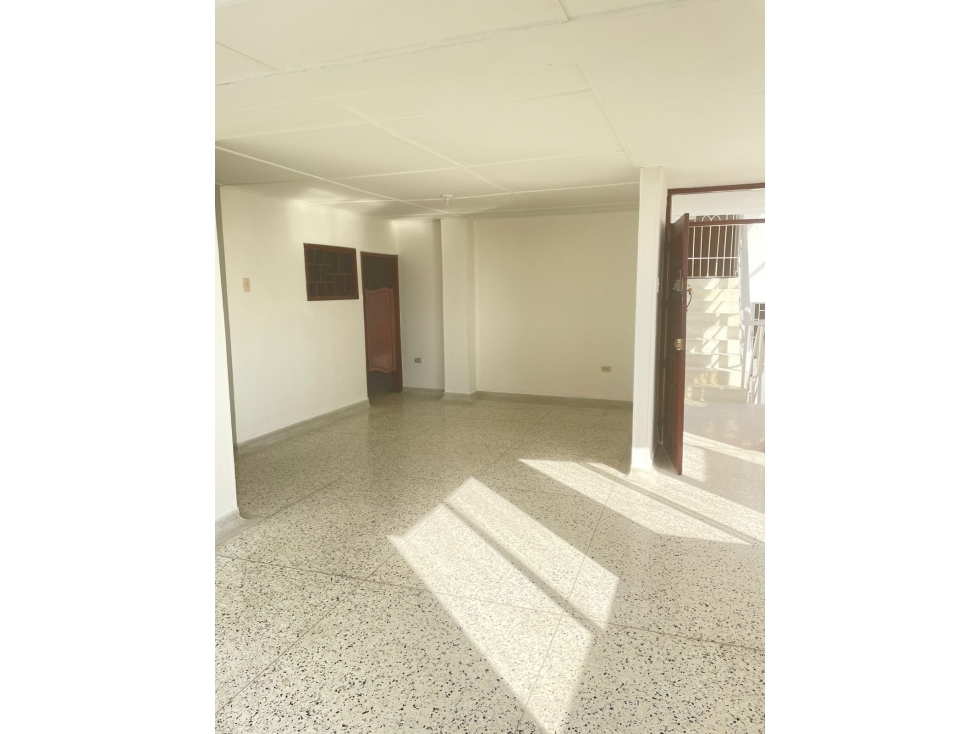 Se vende apartamento en cuarto piso barrio La Cumbre — foto 2