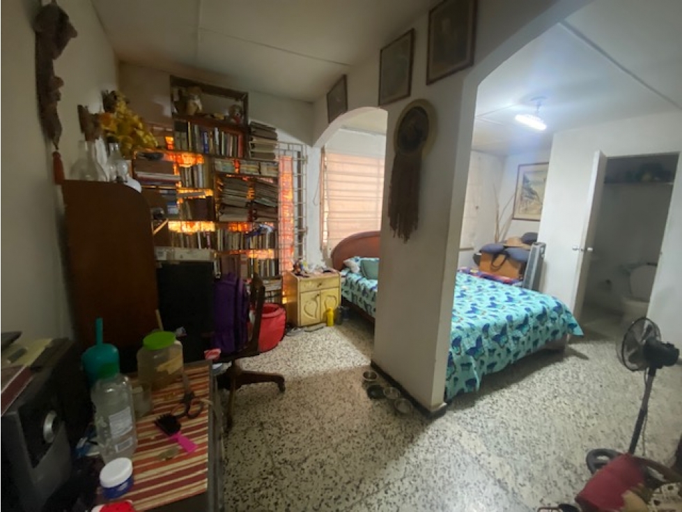 Se vende amplia casa en el Barrio Granadillo. Para remodelar. — foto 6