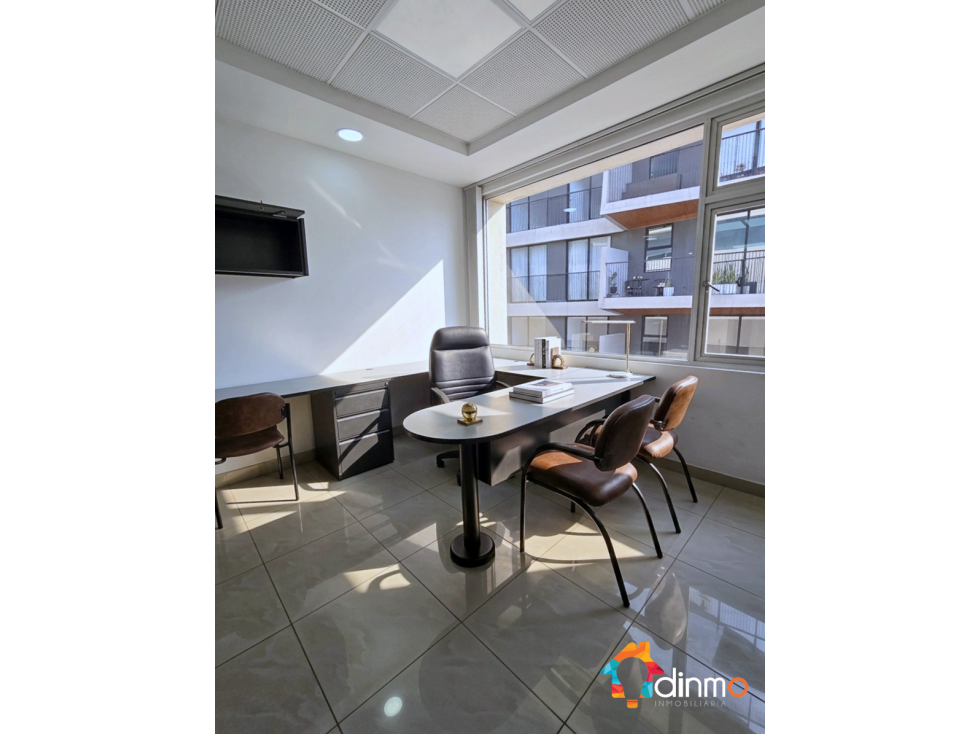 Oficina Arriendo amoblada Cumbayá Edificio Site Center