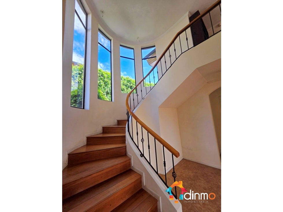 Casa en venta en Cumbayá | Conjunto | A 5 minutos caminando de la USFQ - 3