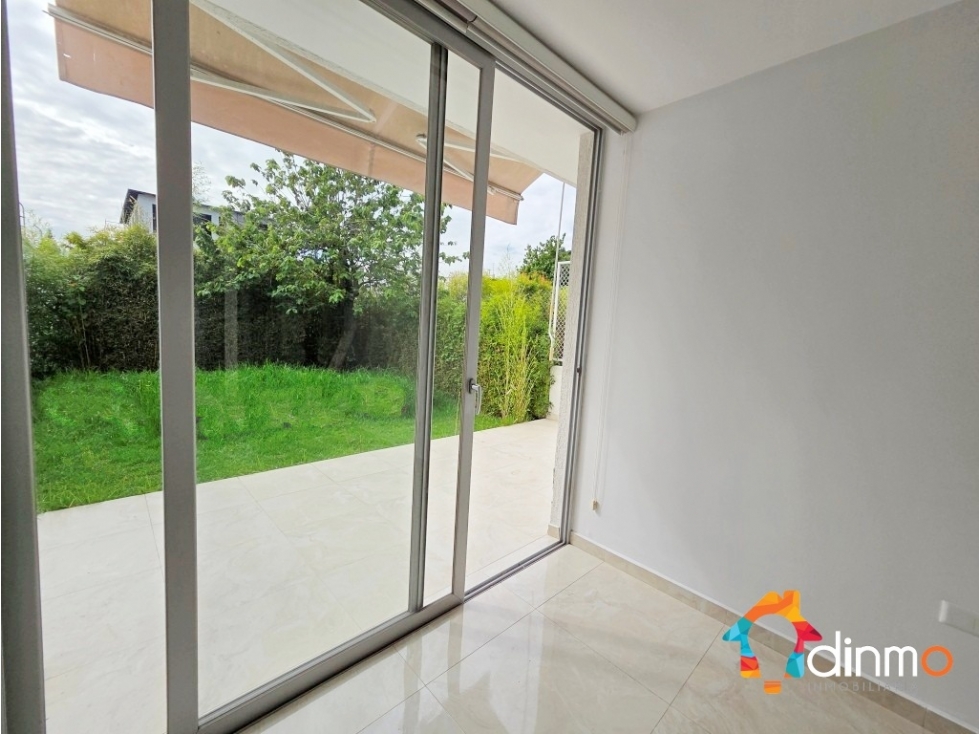 Departamento Renta (Tumbaco) con Jardín Privado Sector Urb Sta Rosa — foto 4