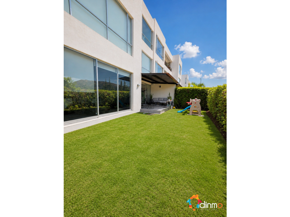 DEPARTAMENTO EN PLANTA BAJA CON JARDIN VENTA CUMBAYA