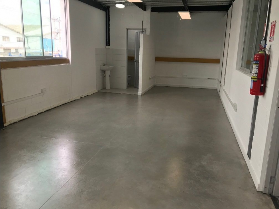 Bodega / Galpon en renta Calderón: Eficiencia Logística, Amplitud - 4