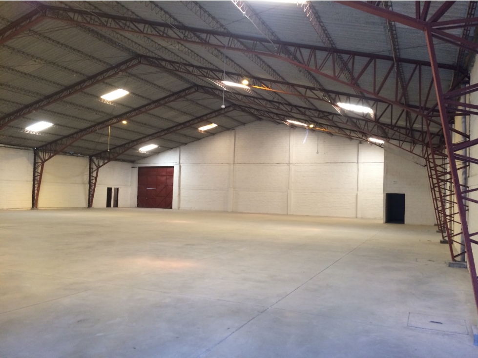 Bodega / Galpon en renta Calderón: Eficiencia Logística, Amplitud - 3