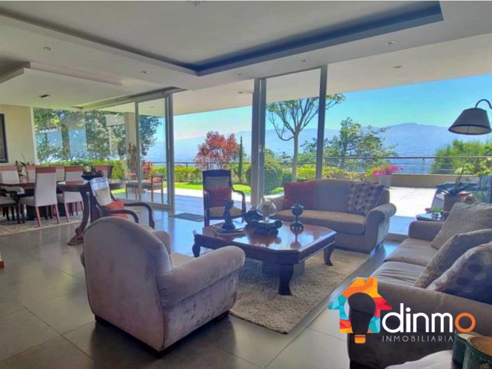 Departamento con Jardín en venta (vista panorámica) 3 dorm Cumbayá — foto 2