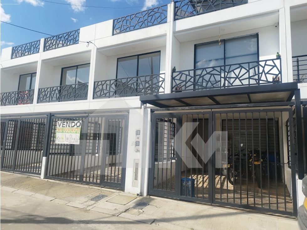 Casa en Cota Cerca al C.C. Terracota 3 Niveles y Terraza Privada
