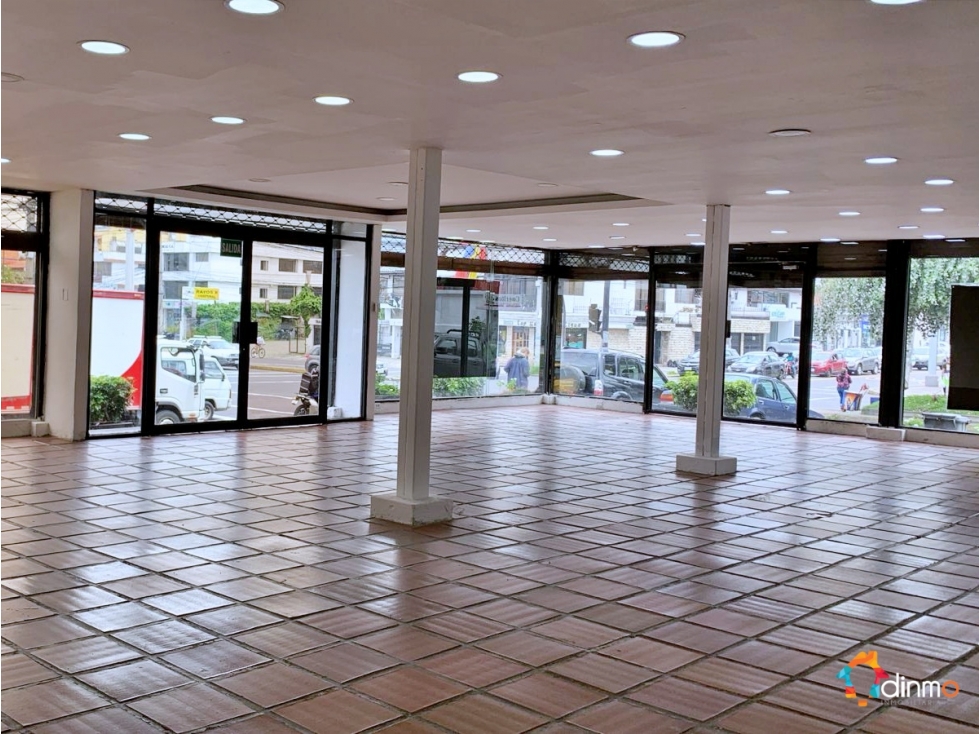 Por viaje vendo Plaza comercial en Venta Quito, Aveida principal - 4