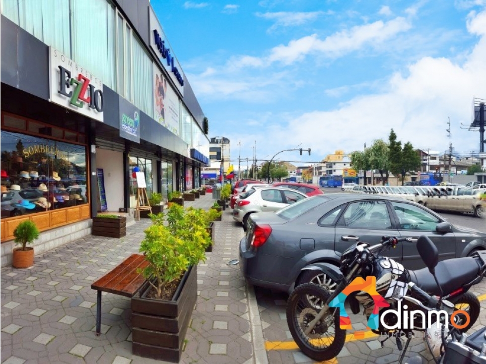 Por viaje vendo Plaza comercial en Venta Quito, Aveida principal - 2