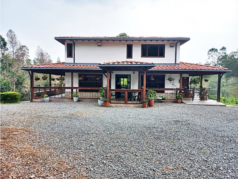 Venta Casa Campestre 200 m2, 3 Habitaciones en Carmen de Viboral