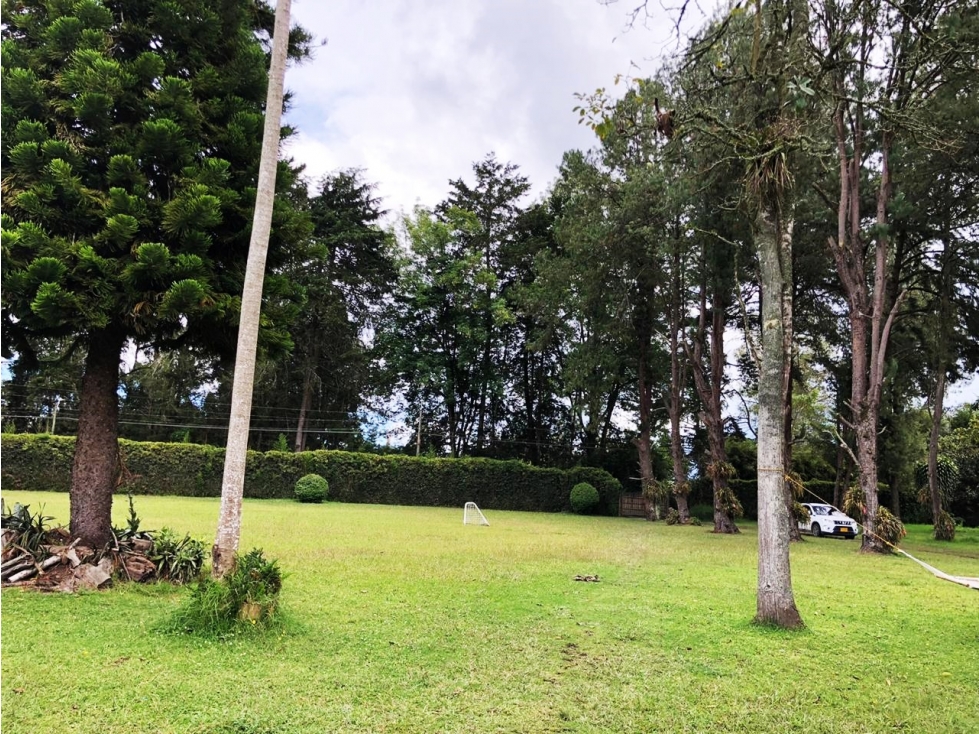 Venta lote en Llanogrande con topografía plana y 3 viviendas — foto 5