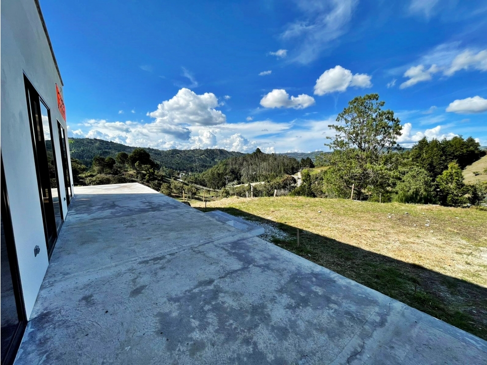 Venta casa campestre en Guarne con casa de huéspedes y establo — foto 2