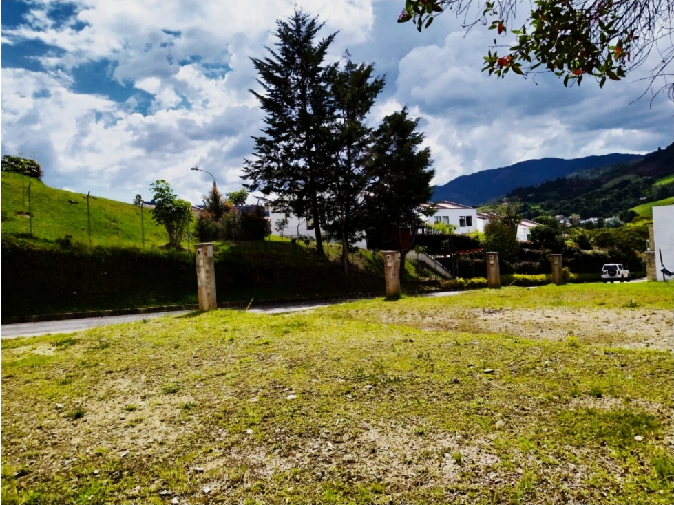 Venta de lote en parcelación cerca al parque de El Retiro