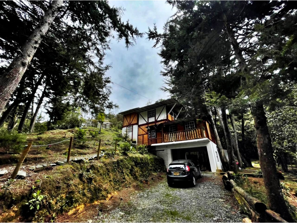Casa campestre UBICADA A 10 MINUTOS DEL AEROPUERTO JOSE MARIA CORDOVA