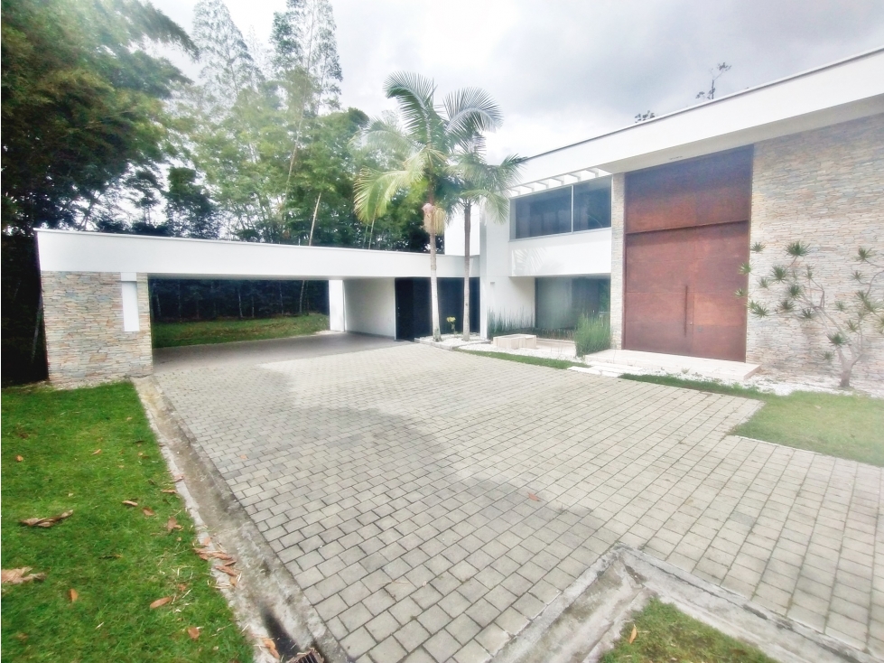 Casa con 670 m² 4 habitaciones en unidad cerrada en Llanogrande — foto 2