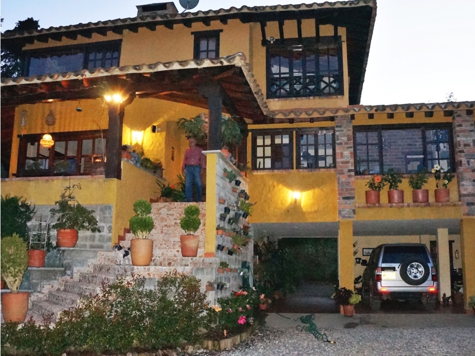 Venta casa campestre en Sajonia Rionegro con lote de 6.370 m²