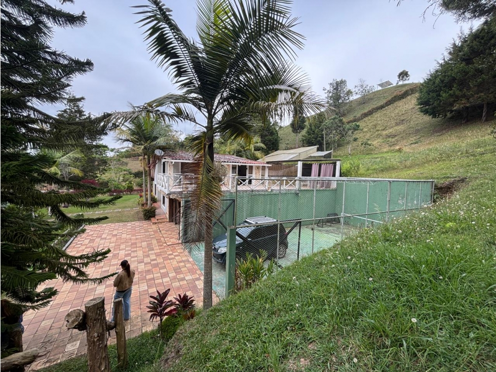 Arriendo casa campestre en Guarne con cancha de ráquetbol — foto 3