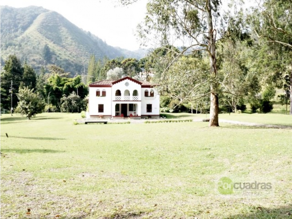 Venta Casa campestre en Las Palmas con 57.840 m² y 2 casas