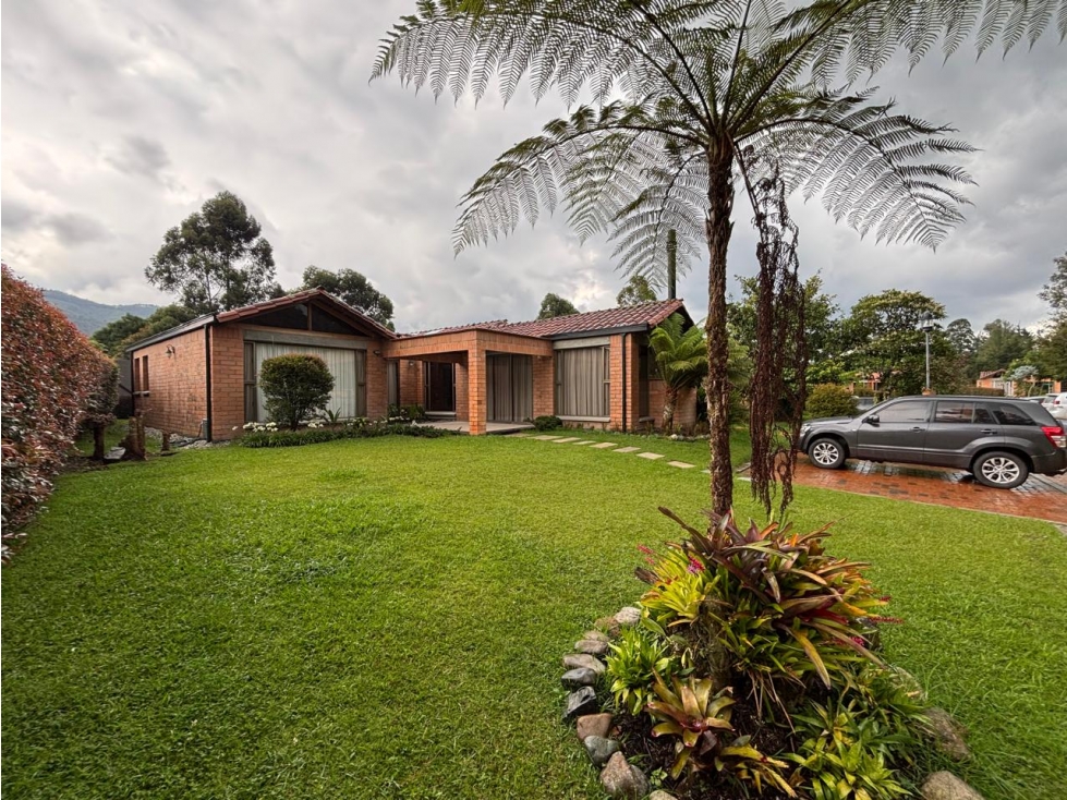 Arriendo casa campestre en El Retiro Antioquia en unidad cerrada
