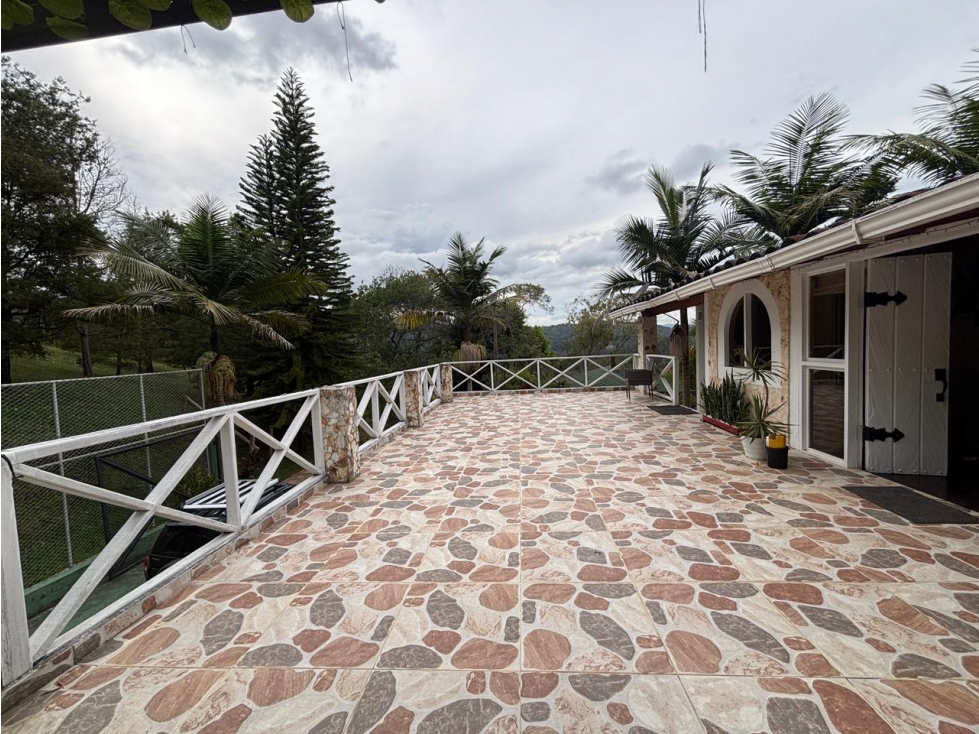 Arriendo casa campestre en Guarne con cancha de ráquetbol — foto 5