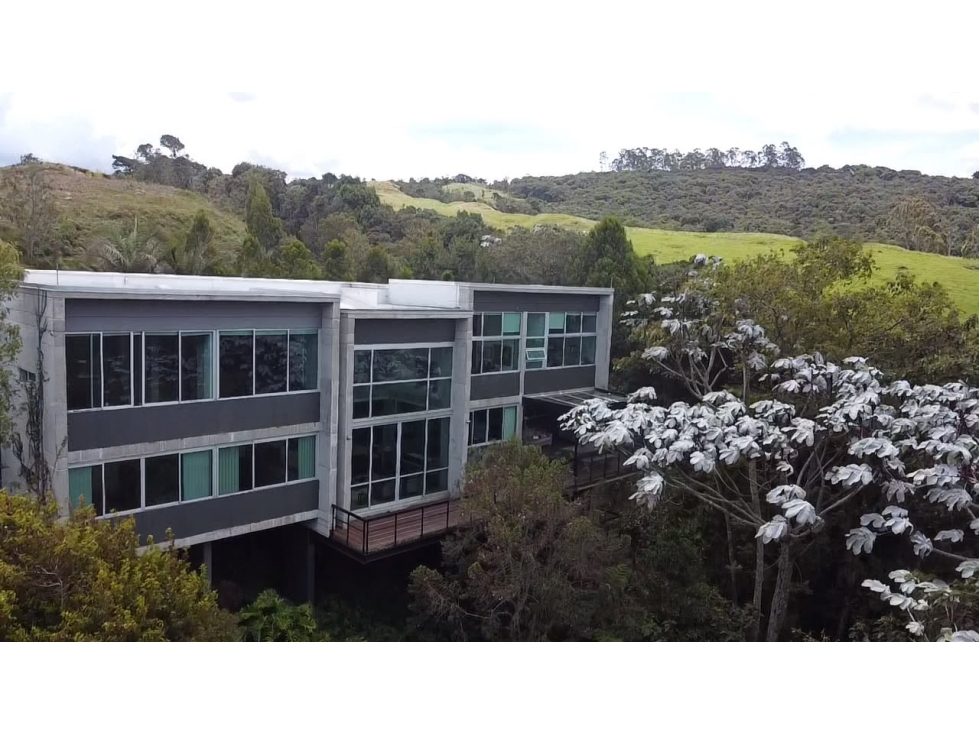 Venta/Arriendo casa campestre en unidad cerrada con apto independiente