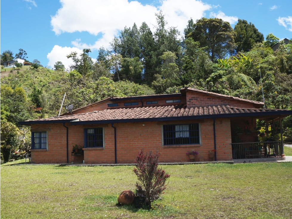 Venta casa campestre con bosque y subdivisión