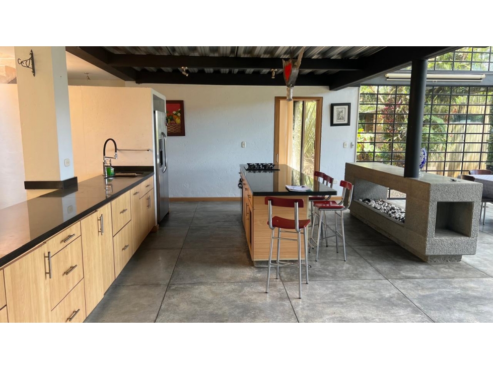 Venta casa campestre en El Carmen de Viboral con lote amplio y jacuzzi — foto 2