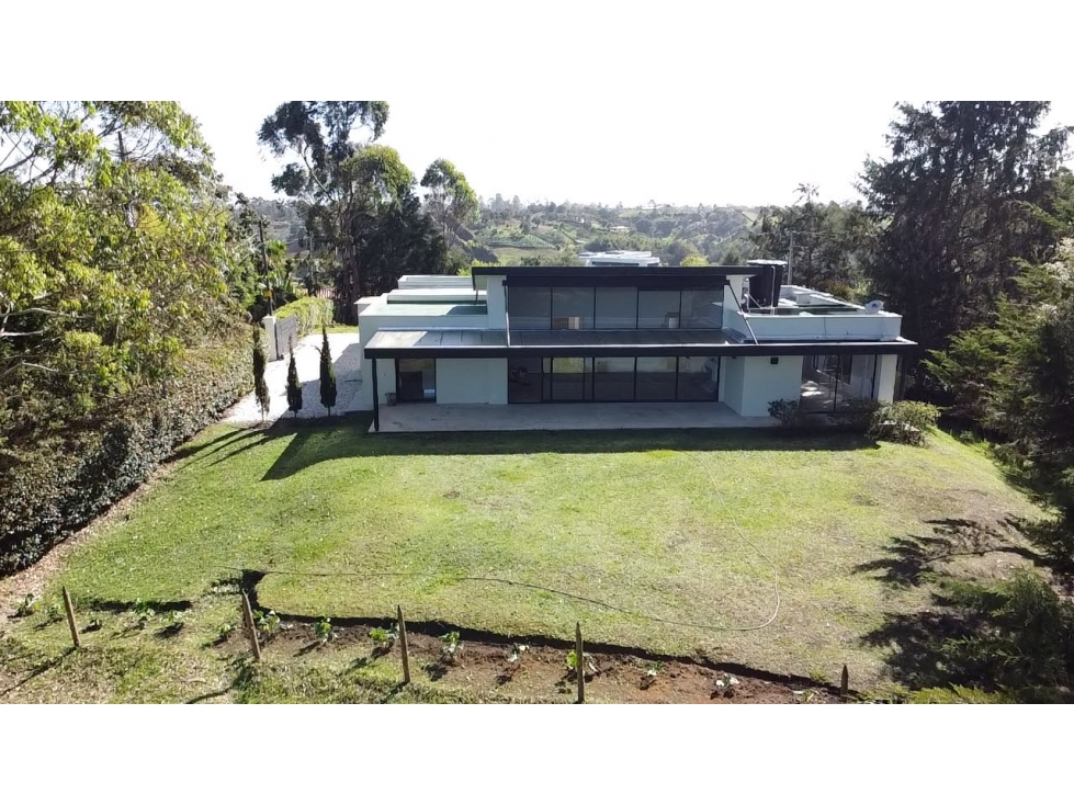 Arriendo casa campestre moderna en El Carmen con vista y lote 3.500 m²