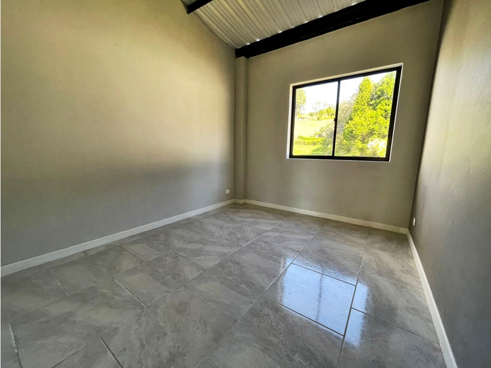 Venta casa campestre en Guarne con casa de huéspedes y establo — foto 3