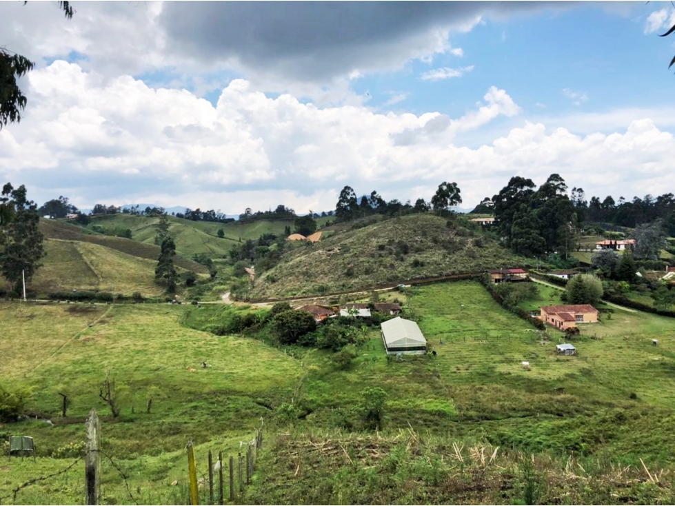 Venta lote en San Antonio de Rionegro con casa campesina — foto 2