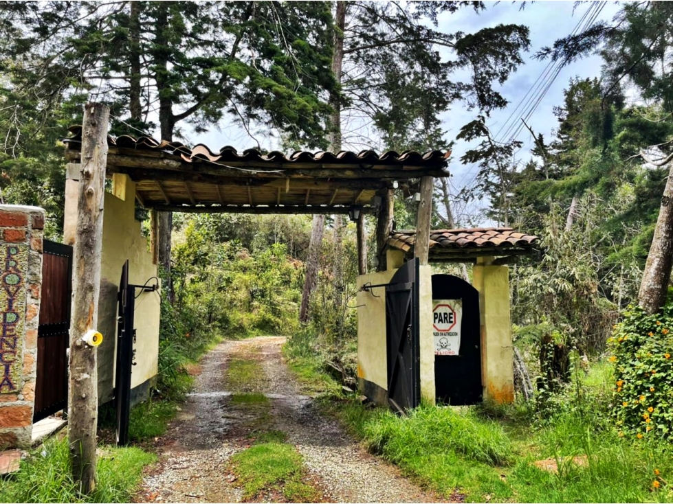 Casa campestre UBICADA A 10 MINUTOS DEL AEROPUERTO JOSE MARIA CORDOVA — foto 2